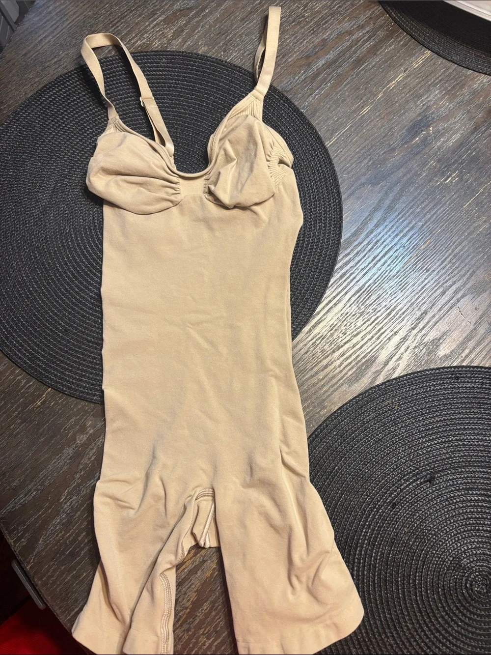 SKIMS Mica medium seamless Sculpting mid thigh shortie bodysuit (smokers)